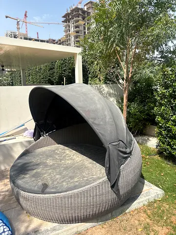 Round rattan outdoor daybed with retractable canopy