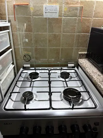 Used 4-Burner Gas Hob / Stove in Good Working Condition with Jar