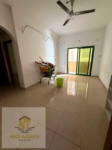 شقة فاخرة للإيجار السنوي – برج الشيخة ليلى، منطقة التعاون   المواصفات:  غرفتين نوم واسعة وصالة أنيقة بلكونة جانبية بإطلالة رائعة حمامين حديثين مطبخ مج
