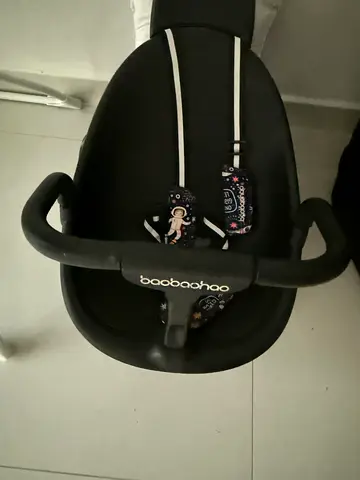 Baby car seat / infant carrier by Boobodoo (black) - good condition