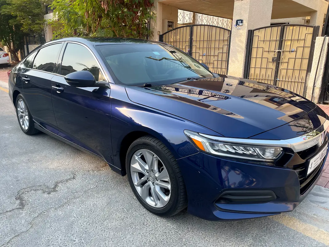 Honda Accord 2018 — photo 1 of 19