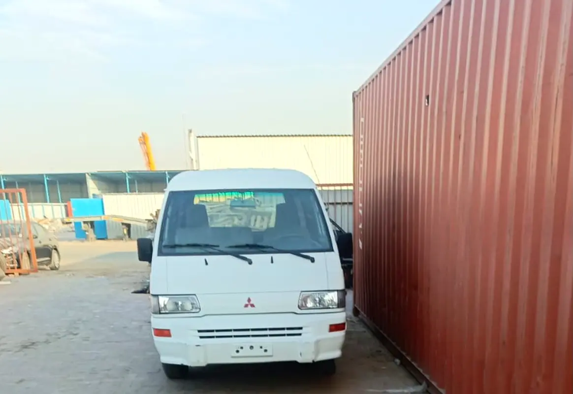 Mitsubishi Van 2007 — photo 1 of 4