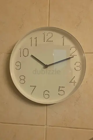 Simple white wall clock with dotted numbers, working condition