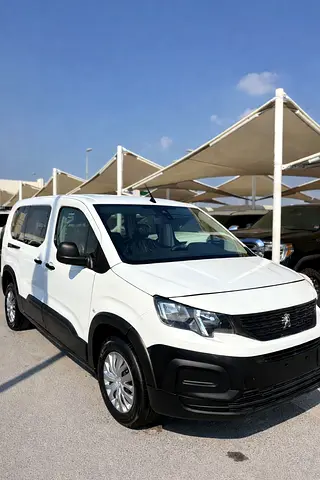 Peugeot Rifter 1.5T L2 (7 Seater) Model 2022 - GCC Specs - Excellent Condition