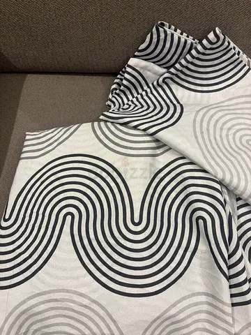 2 SINGLE DUVET COVERS AND Pillow