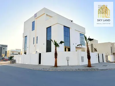 فيلا فاخرة للبيع في الزاهية –زاويه شارعين طابقين وروف  سكن أنيق مع مصعد شامل الكهرباء والمياه