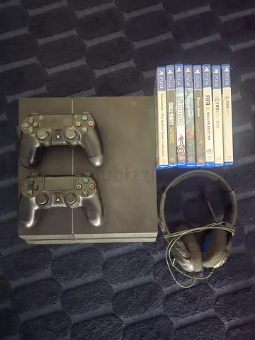 Sony PlayStation 4 with 2 Controllers, Games and Headset