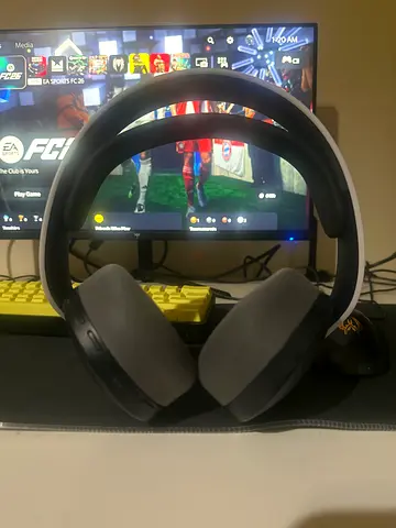 Sony Pulse 3D Headset White. (Missing Dongle)