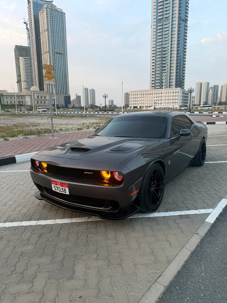 Dodge Challenger 2023 — photo 1 of 8