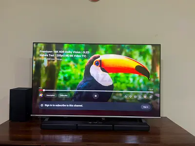 Toshiba 4K vida 55inch - 2022 - With remote and case