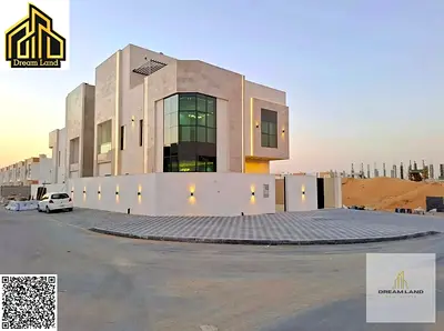 Corner villa with high-end finishing, two floors and a roof, including registration and ownership fees, freehold ownership for all nationalities.