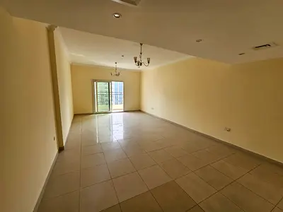 باركن مجاني + صيانة مجانية طوال العام | خزائن في الحائط , غرفة منهم ماستر , بلكون , اطلالة مفتوحة  | موقع حيوي على حديقة الند