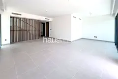 Vacant | Single Row | Closed Kitchen