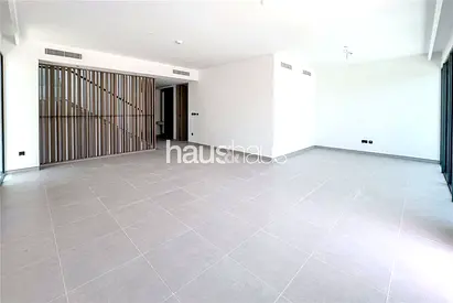 Vacant | Single Row | Closed Kitchen