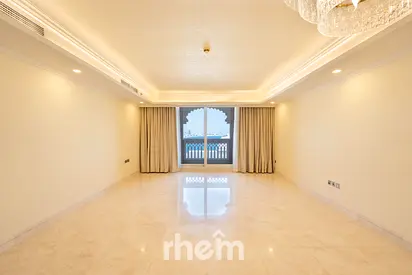 Stunning Sea Views | Multiple Cheques | Vacant