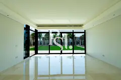 Single Row Corner | fully upgraded | Spacious Unit
