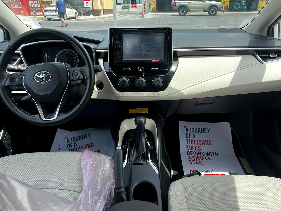 Toyota Corolla 2023 — photo 1 of 7