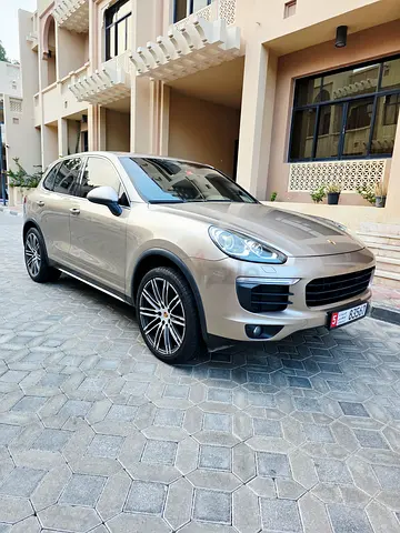 2016 PORSCHE CAYENNE ( V6 ) LADY OWNER - LOW MILLAGE- ZERO ACCIDENT-ORIGINAL PAINT- GOOD NUMBER PLAT