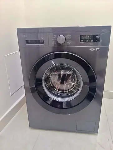 LG Front Load Washing Machine - 8kg, In Good Working Condition