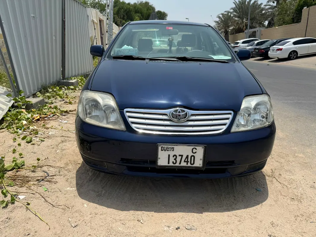 Toyota Corolla 2004 — photo 1 of 10