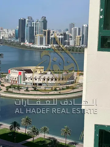 شقة للإيجار في المجاز 3 الشارقة 3 غرف وصالة بلكونة سكن عائلات جاهزة للسكن تأمين شيك موقع مميز قريب من الكورنيش والخدمات