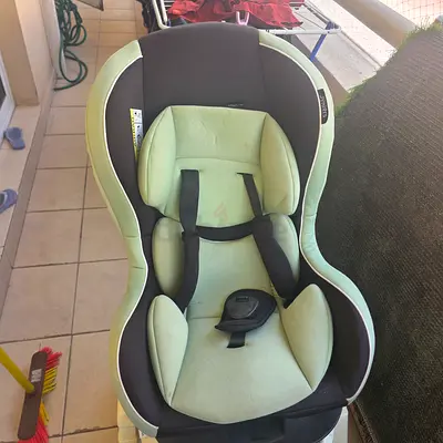 Used Maxi-Cosi Infant/Toddler Car Seat - Light Green/Brown — Good Condition
