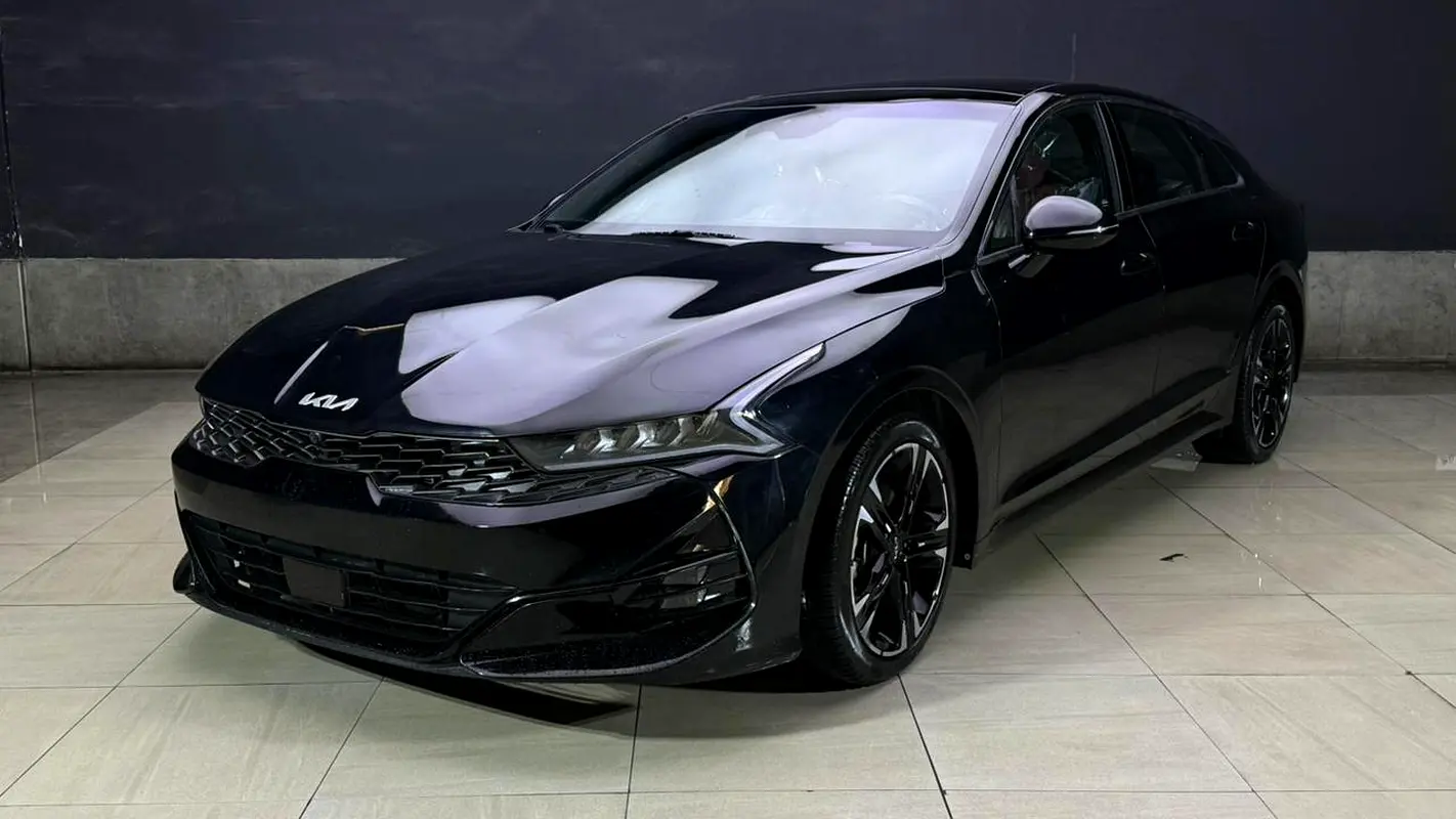 Kia K5 2023 — photo 1 of 18
