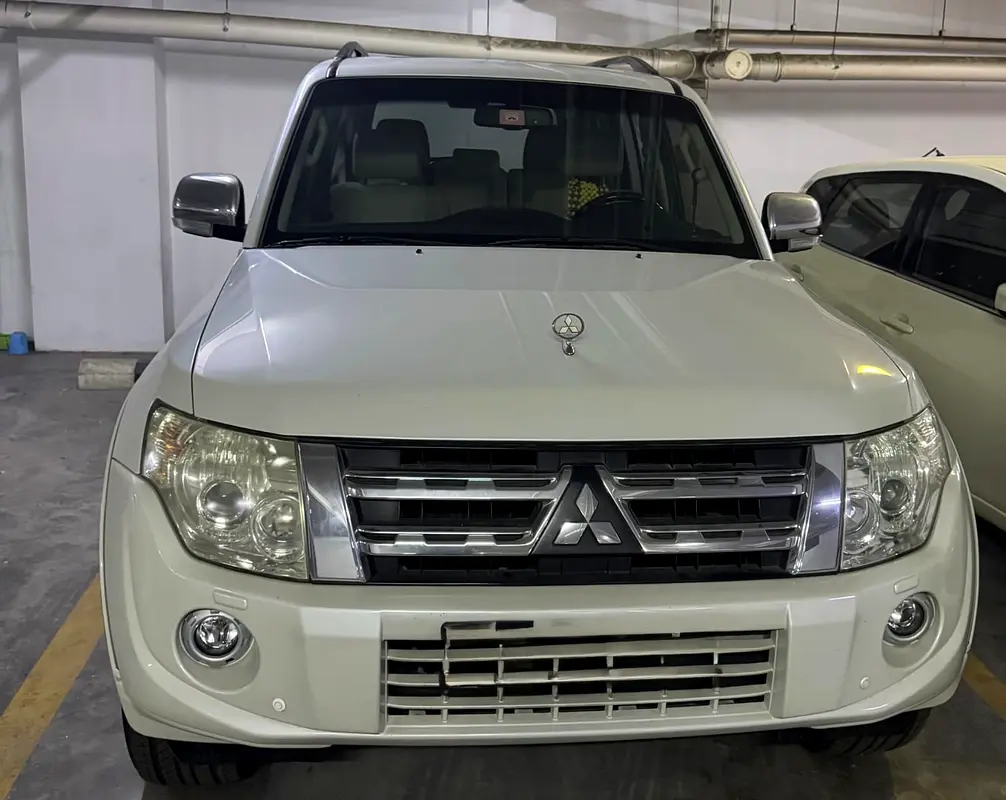 Mitsubishi Pajero 2014 — photo 1 of 7