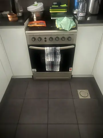 Used freestanding gas oven and stove - good working condition