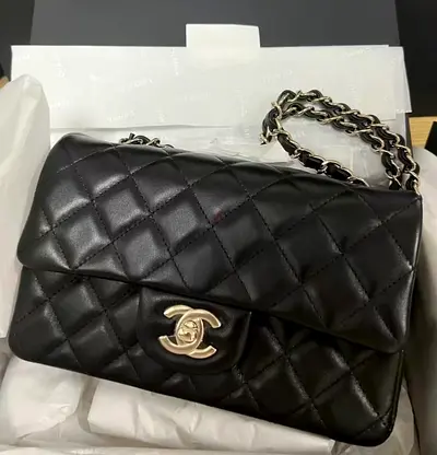 Classic black quilted leather shoulder bag with chain strap (preowned)