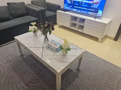 2 tables in perfect condition