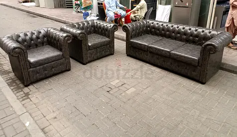 3-piece Chesterfield-style leather sofa set (3-seater + 2 armchairs) - used