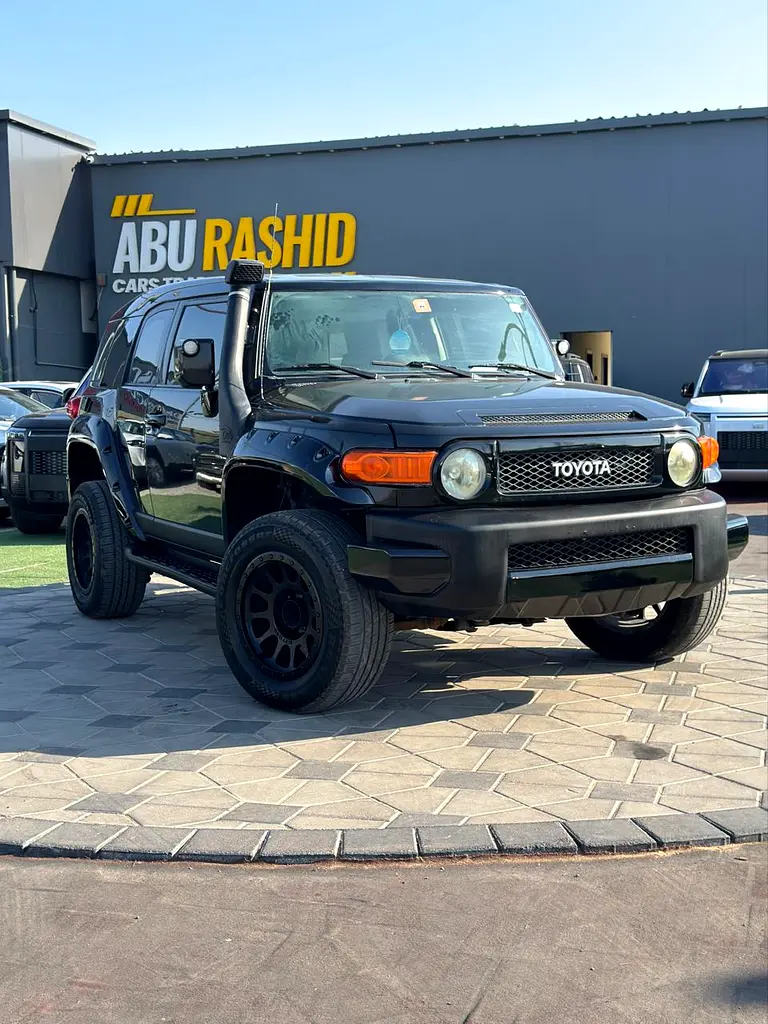 Toyota FJ Cruiser 2009 — photo 1 of 18