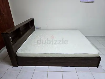 Queen size Bed 🛌  with mattress