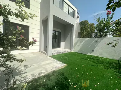 Spacious Townhouse | Modern | Great Location