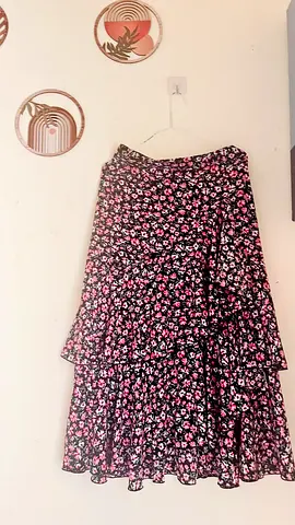 SHEIN Black Floral Tiered Midi Skirt - Size Medium (Lightweight, Casual)