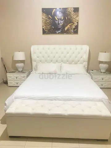 Complete Set King Bed White Tufted, with luxury mattress and matching nightstands and lamps - THEONE