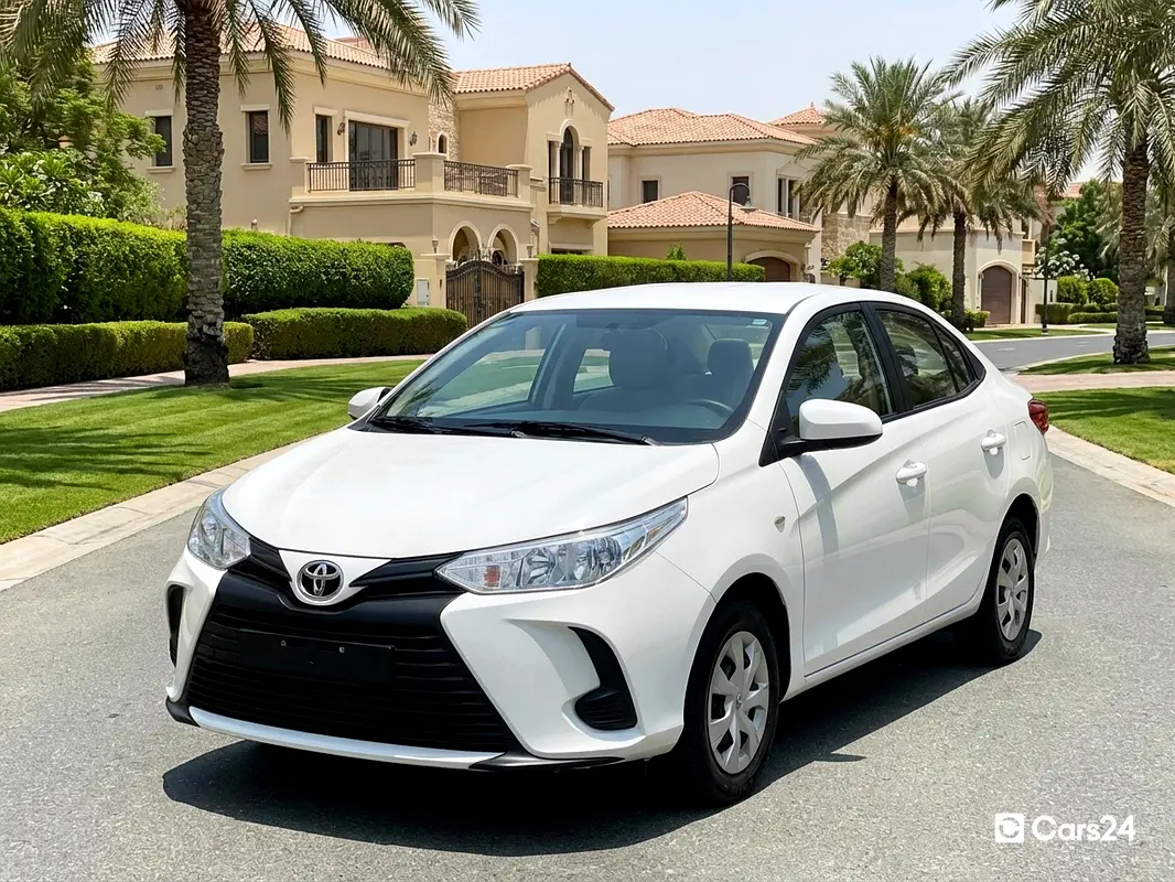 Toyota Yaris 2022 — photo 1 of 12