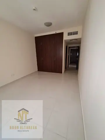 شقة للايجار السنوي المجاز 3  غرفه وصاله  2حمام و بلكون  باركينج مجاني