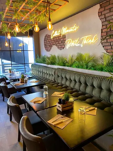 Fast Food Restaurant Fitout and Decor | Restaurant Renovation UAE