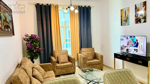 For sale: a bedroom and a living room, available in installments