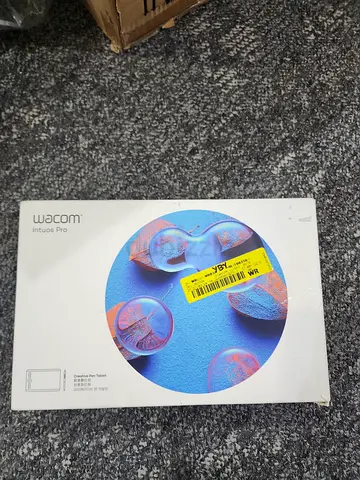Wacom Intuos Pro (Graphics Tablet) - Boxed
