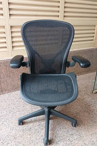For Sale Herman Miller Aeron Chair Size ergonomic Black ultimate comfort