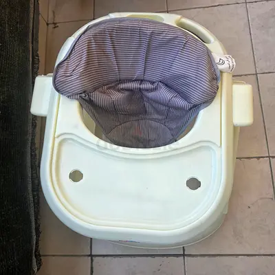Compact Baby Feeding Booster Seat with Removable Tray — Used
