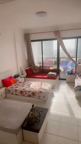 Bed space for working female