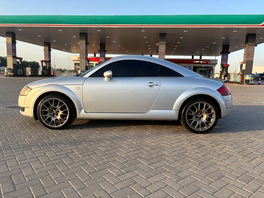 Audi TT 2001 — photo 1 of 7