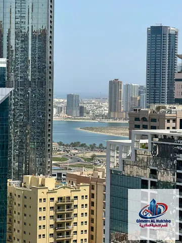 أكبر مساحة شقة غرفة وصالة في الممزر على مخرج دبي مع 2 حمام وإطلالة بحرية وجيم ومسبح مجاناً