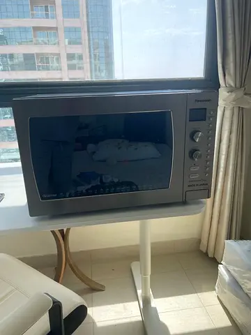 Panasonic countertop microwave oven - good working condition