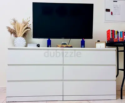 Modern White 6 Drawer Chest /TV Unit  Round Side Table with Glass Top-Excellent Condition-Immediate