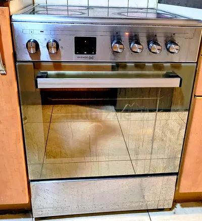 URGENT MOVE OUT SALE Daewoo Electric Cooker with Oven -Good Working Condition